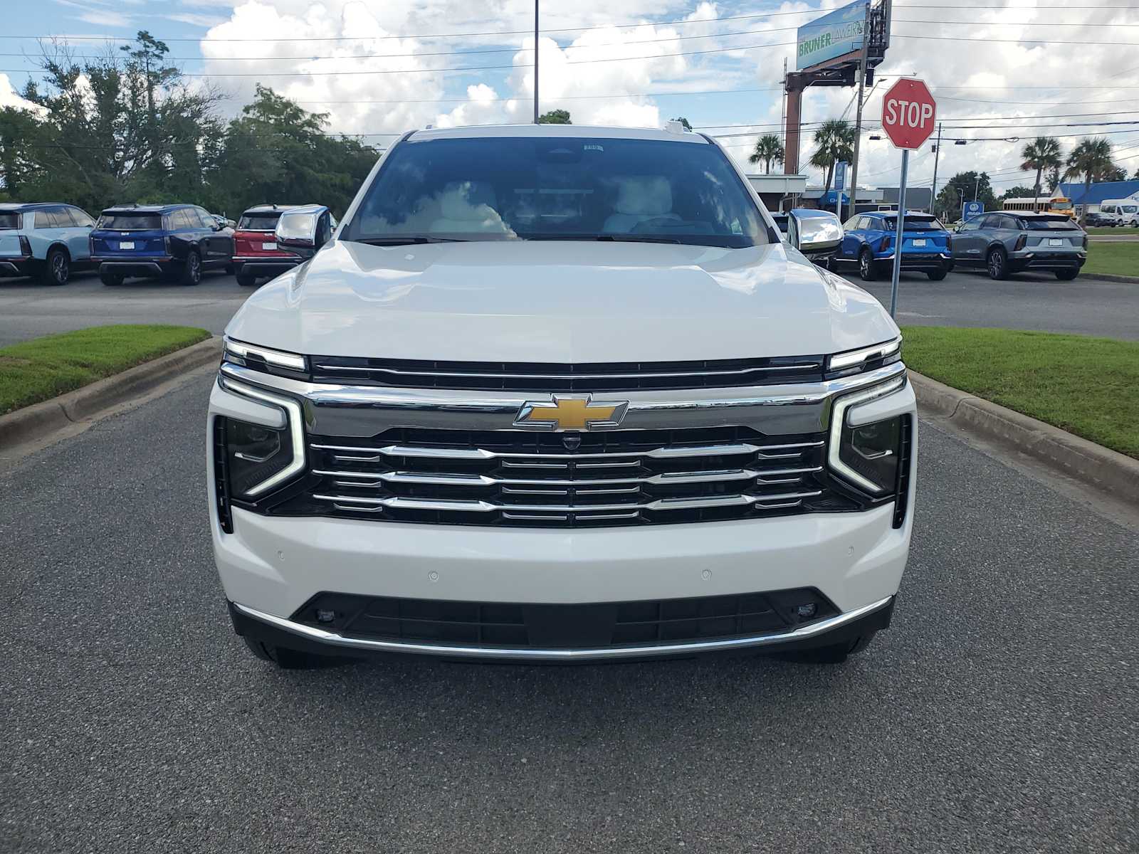 2025 Chevrolet Suburban Premier photo 8