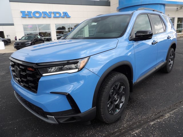 2025 Honda Pilot TrailSport photo 3