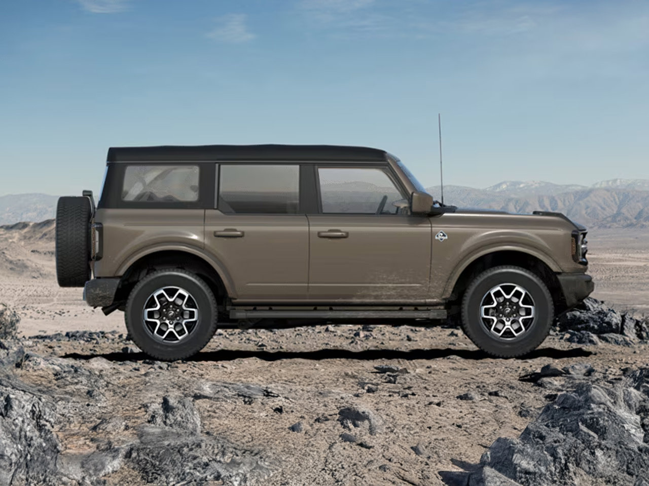 2025 Ford Bronco Outer Banks photo 2
