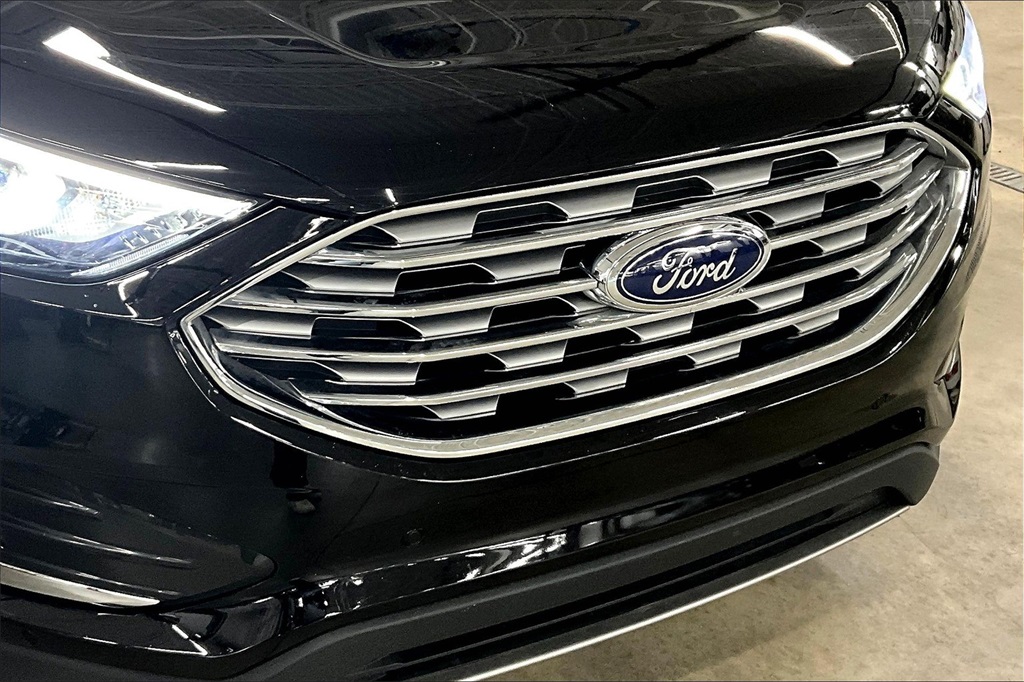 2022 Ford Edge Titanium photo 29