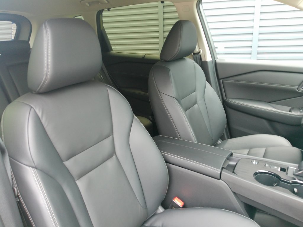 2025 Nissan Rogue SL photo 12