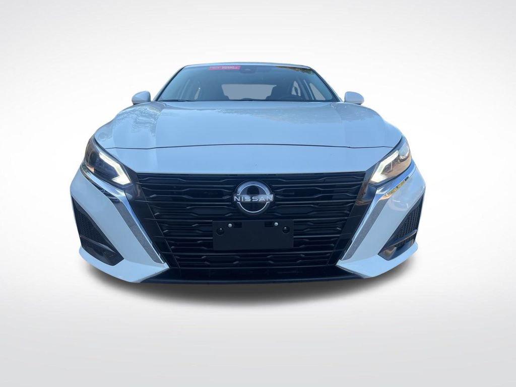2023 Nissan Altima SV photo 2