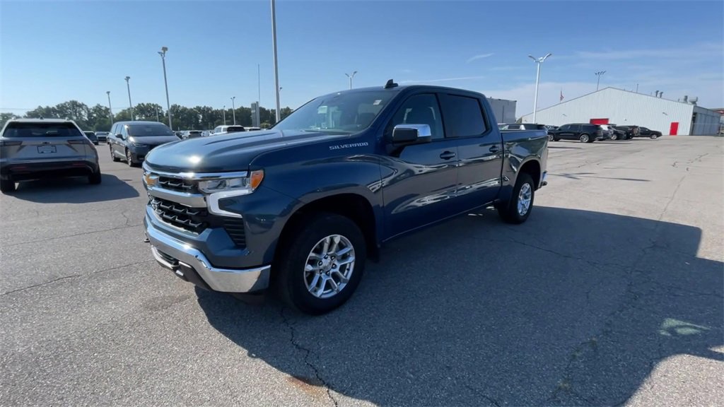 2024 Chevrolet Silverado 1500 LT photo 3