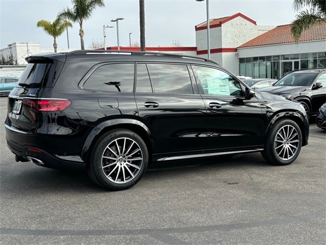 2025 Mercedes Benz GLS 450 4MATIC photo 3