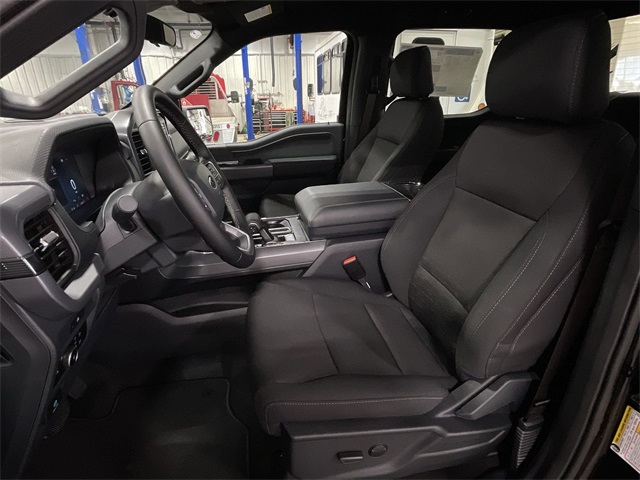 2025 Ford F-150 XLT photo 17