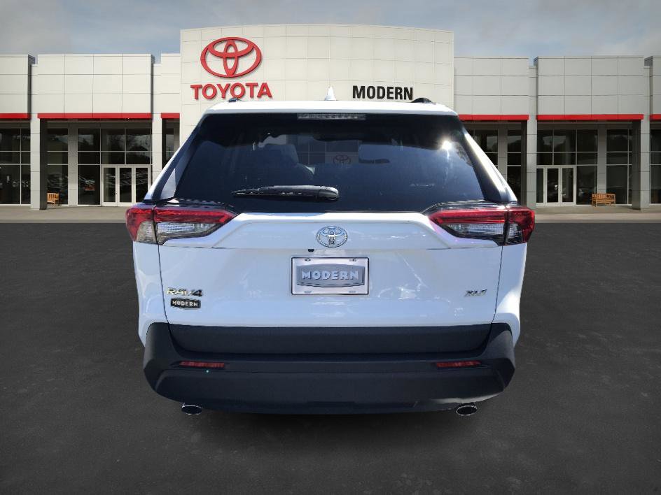 2023 Toyota RAV4 XLE photo 4