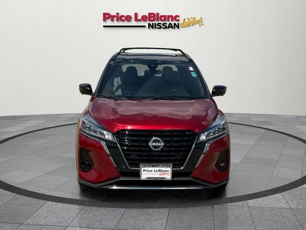 2022 Nissan Kicks SR photo 2
