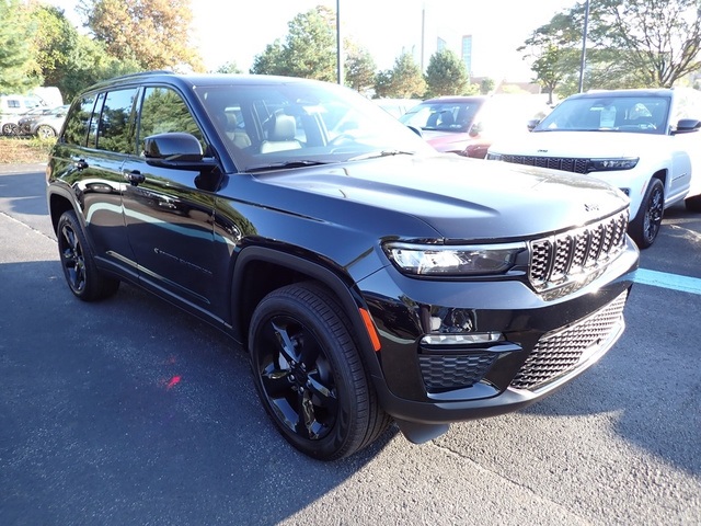 2025 Jeep Grand Cherokee Limited photo 4
