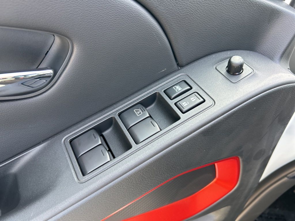 2025 Nissan Frontier PRO-4X photo 13
