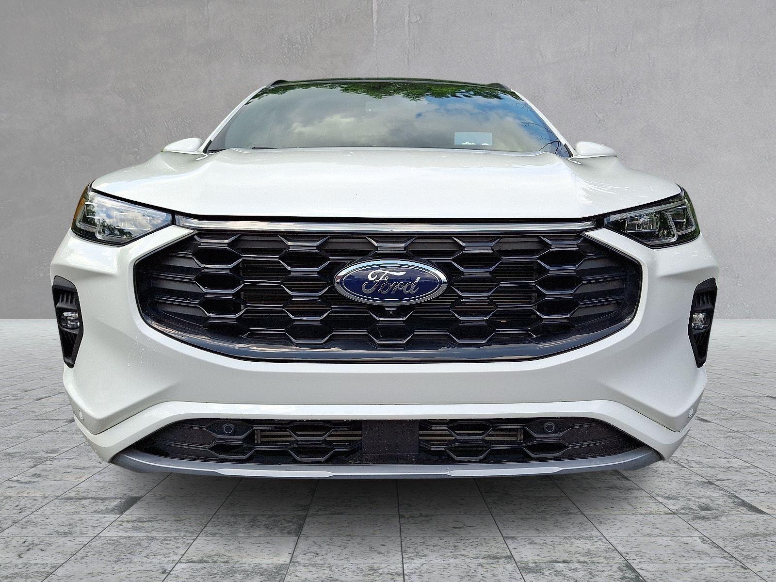 2024 Ford Escape ST-Line Elite photo 2