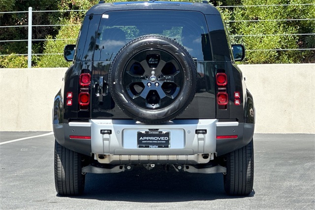 2024 Land Rover Defender 110 S photo 4