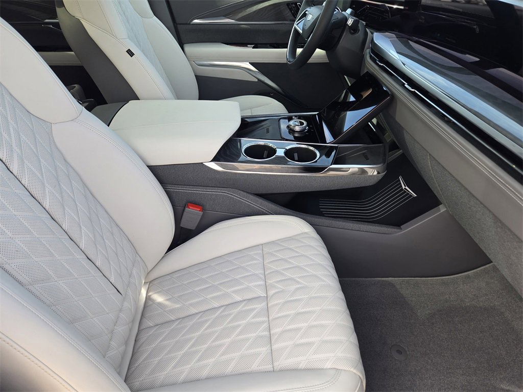 2025 Cadillac Escalade IQ Luxury photo 14