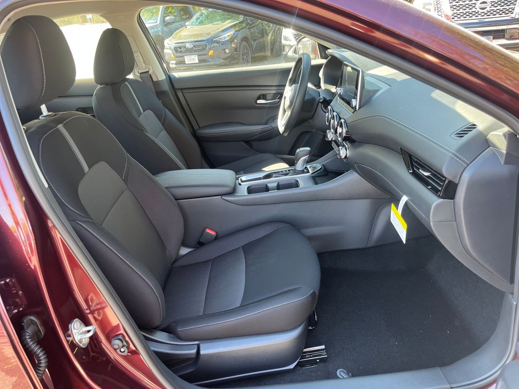 2025 Nissan Sentra SV photo 13