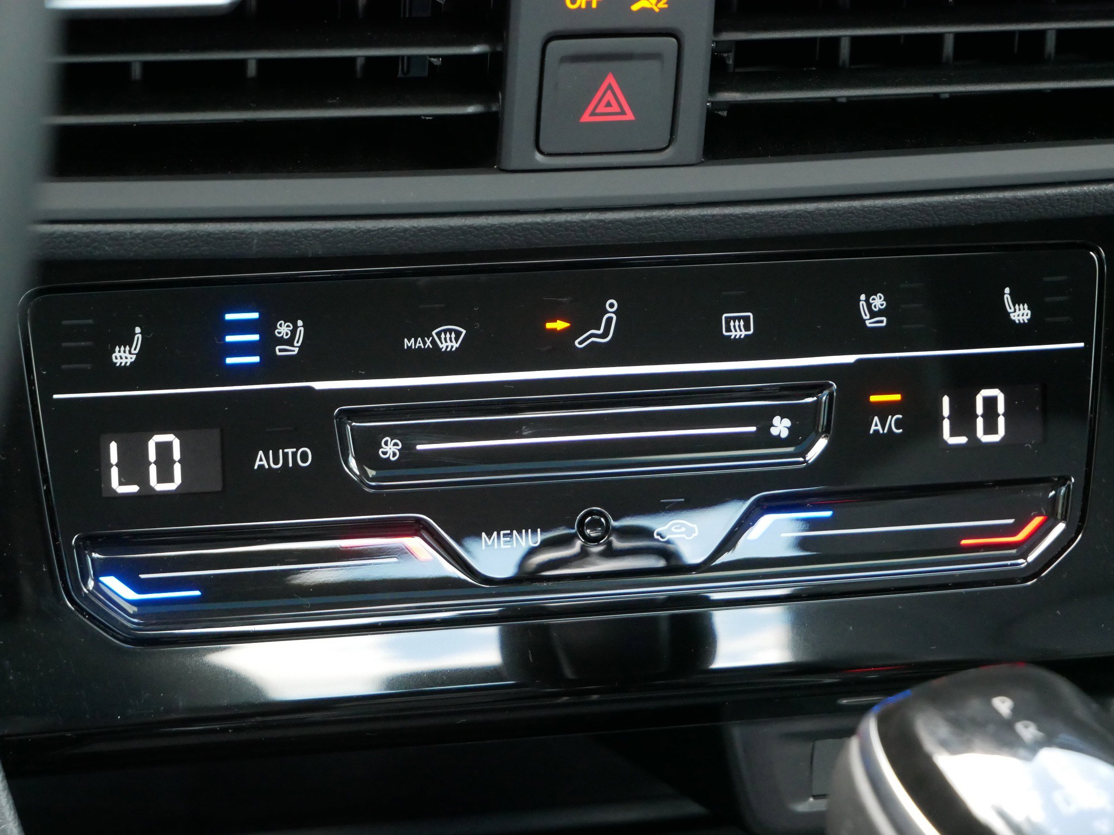 2025 Volkswagen Jetta SEL photo 22