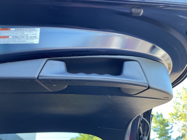 2023 Toyota RAV4 XLE photo 3