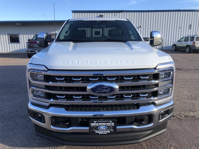 2025 Ford F-250 Lariat photo 2
