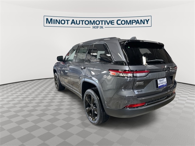 2025 Jeep Grand Cherokee Laredo Altitude photo 6