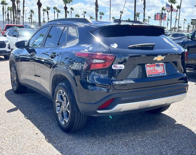 2025 Chevrolet Trax LT photo 3