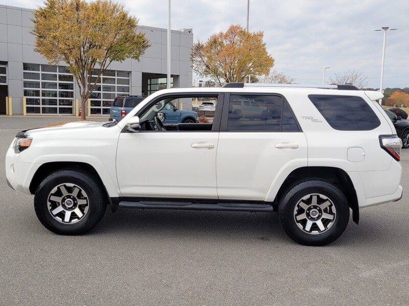 2018 Toyota 4Runner TRD Off-Road Premium photo 4
