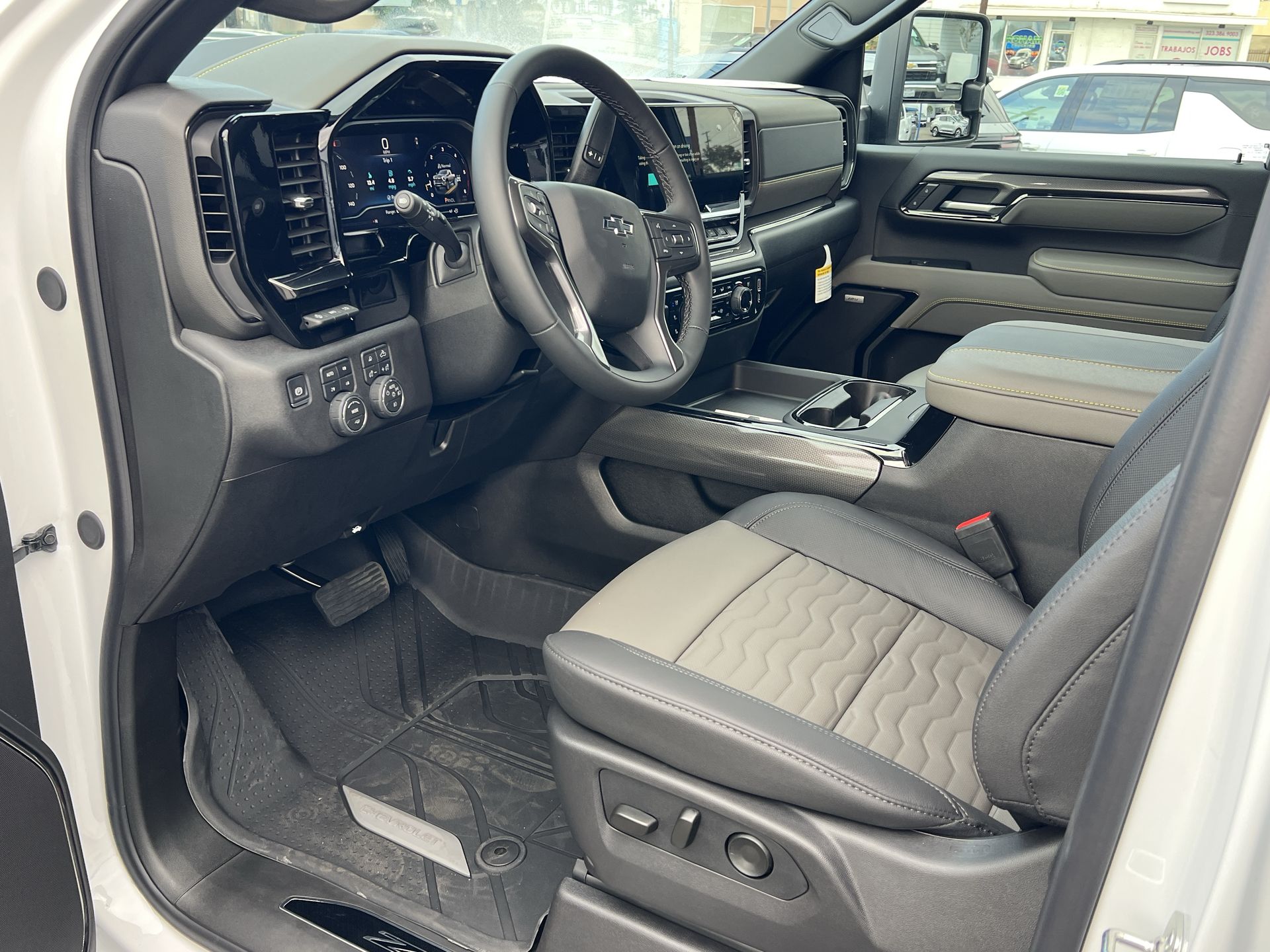 2025 Chevrolet Silverado 2500HD photo 3
