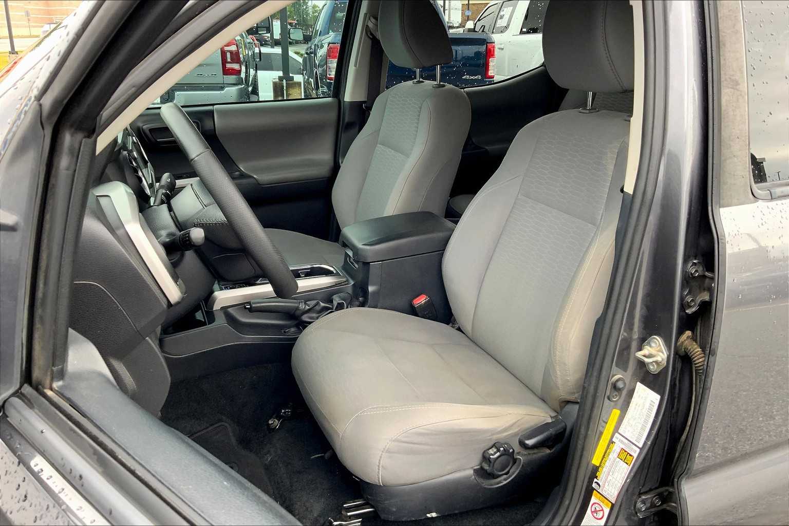 2019 Toyota Tacoma SR5 photo 7