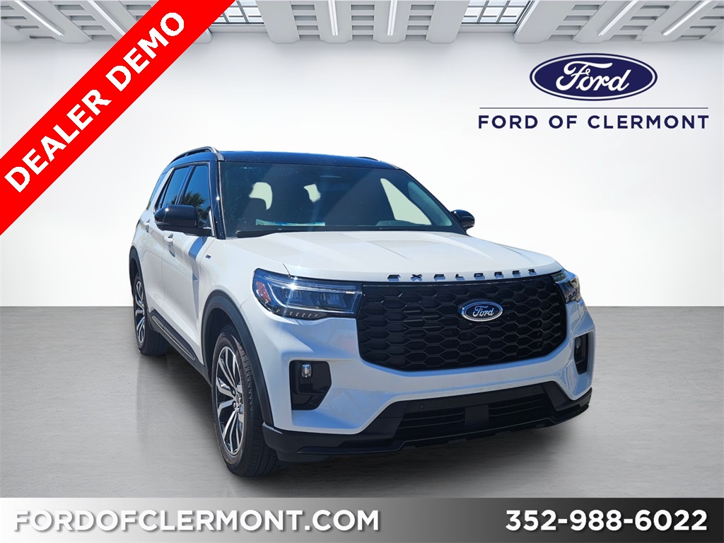 2025 Ford Explorer ST-LINE's photo