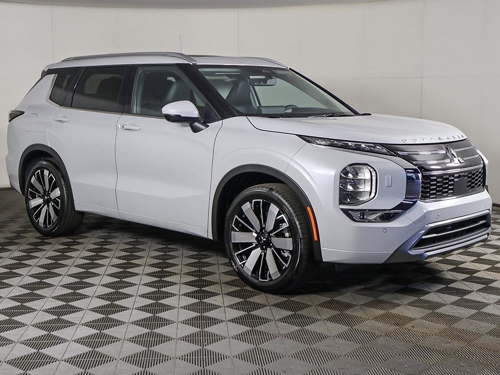 2025 Mitsubishi Outlander SEL photo 2