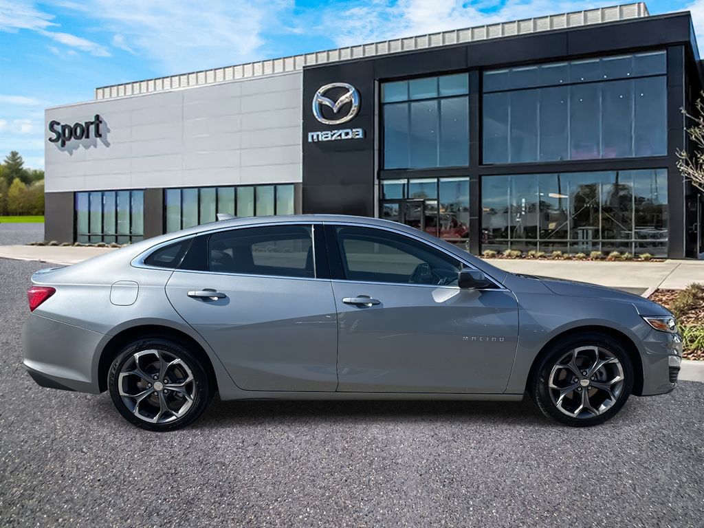 2024 Chevrolet Malibu 1LT photo 2