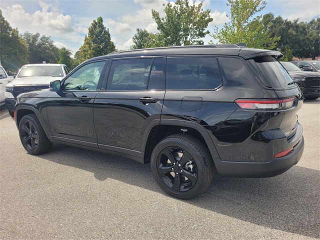 2025 Jeep Grand Cherokee Limited photo 2