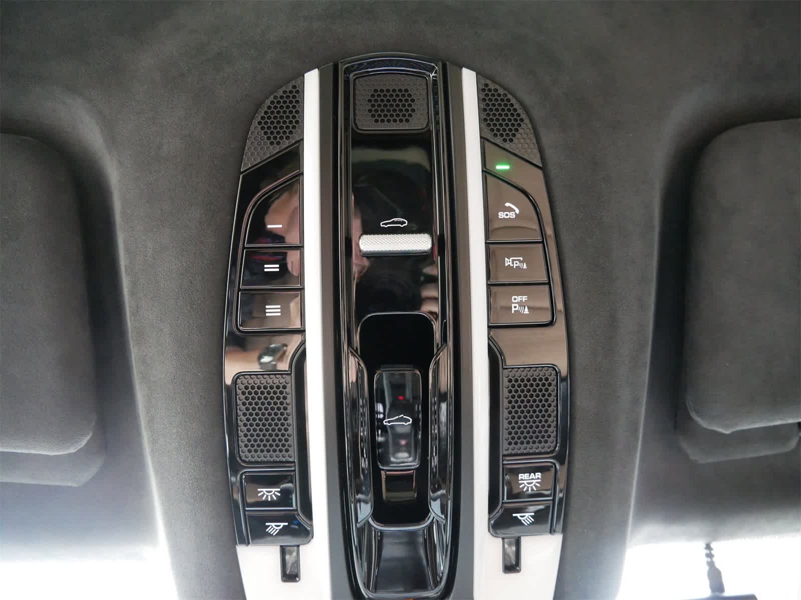 2022 Porsche Cayenne GTS photo 16