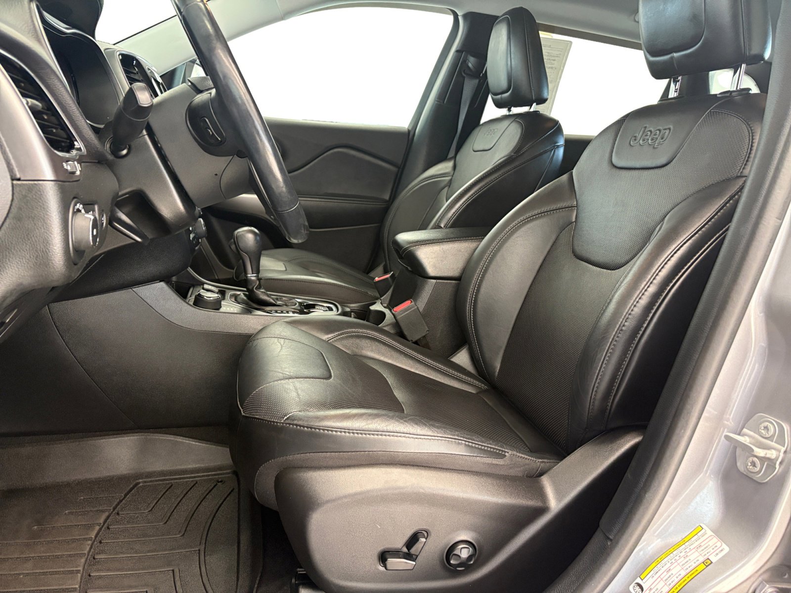 2020 Jeep Cherokee Limited photo 6