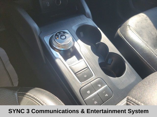 2020 Ford Escape Titanium photo 3