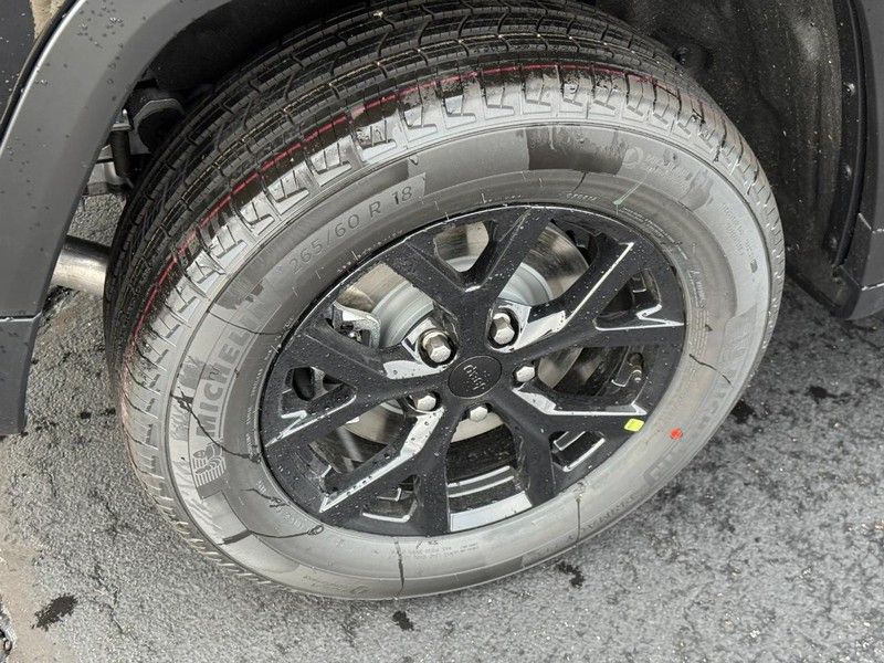 2025 Jeep Grand Cherokee Altitude X photo 4