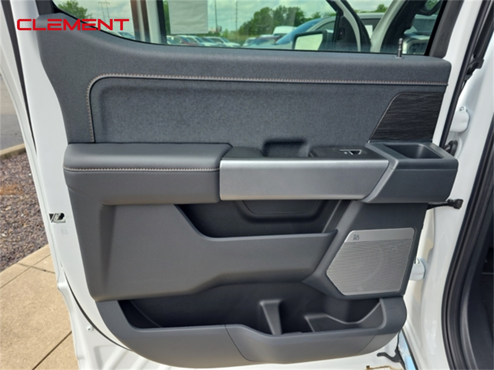 2025 Ford F-150 Lariat photo 26