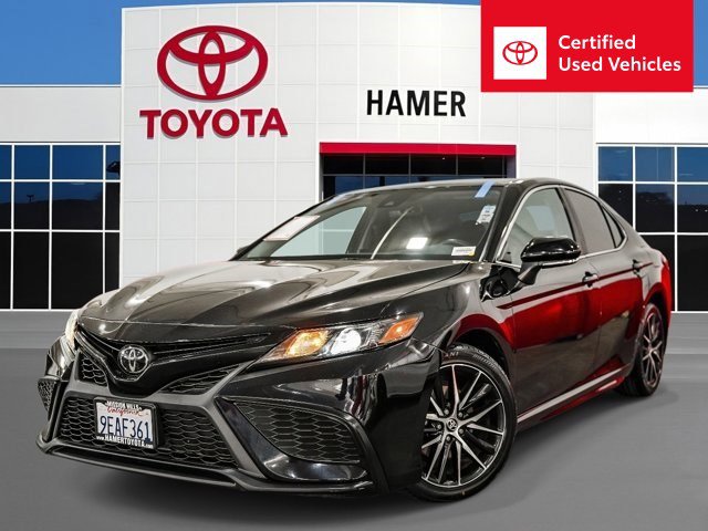 2023 Toyota Camry SE's photo