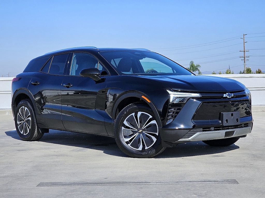2025 Chevrolet Blazer EV photo 2