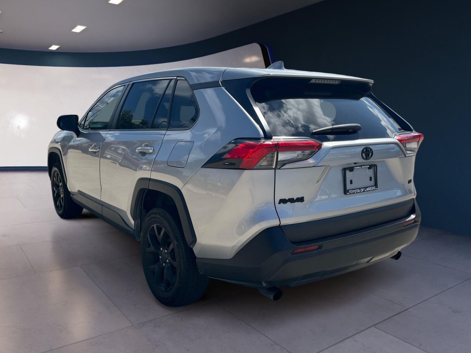 2023 Toyota RAV4 LE photo 3