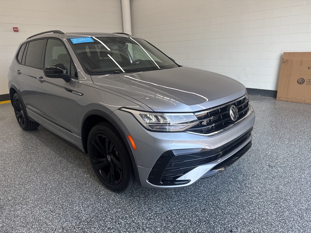 2024 Volkswagen Tiguan SE R-Line Black photo 5