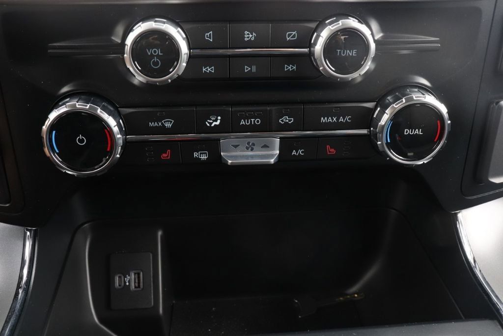 2024 Ford F-150 XLT photo 16