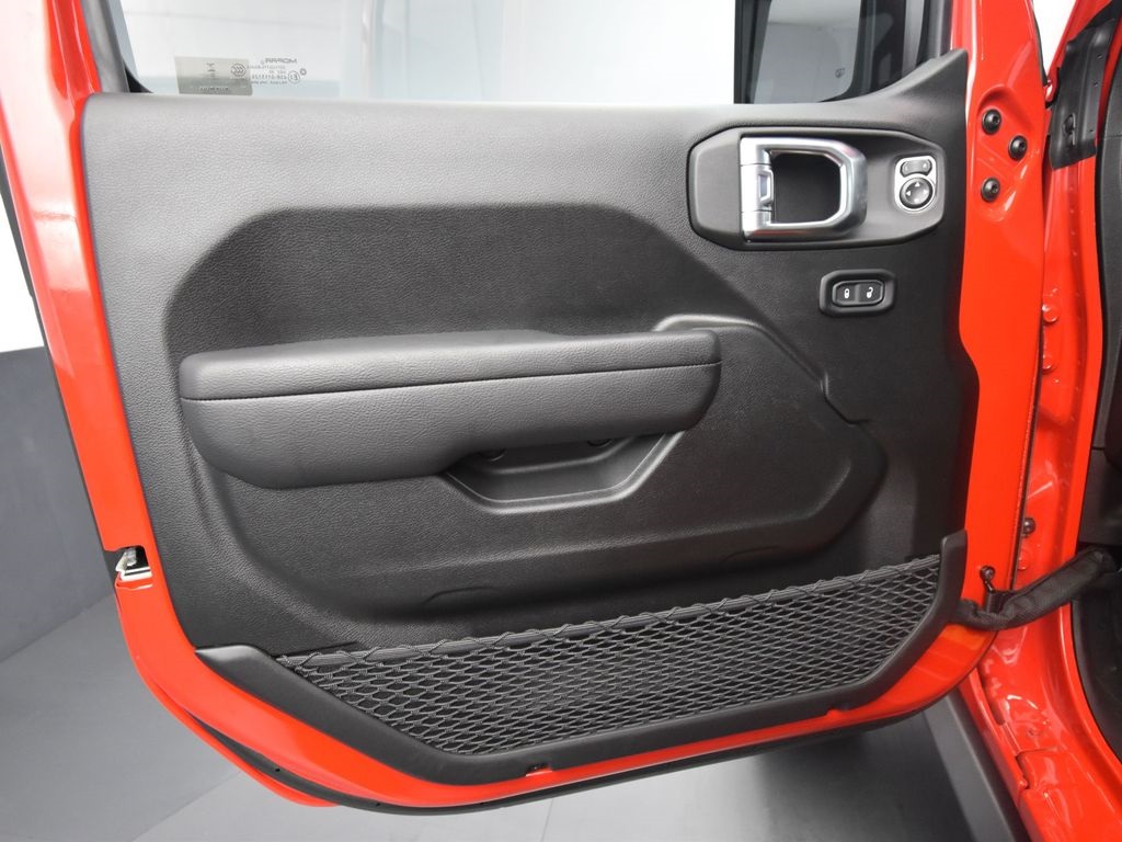 2023 Jeep Gladiator Willys photo 2