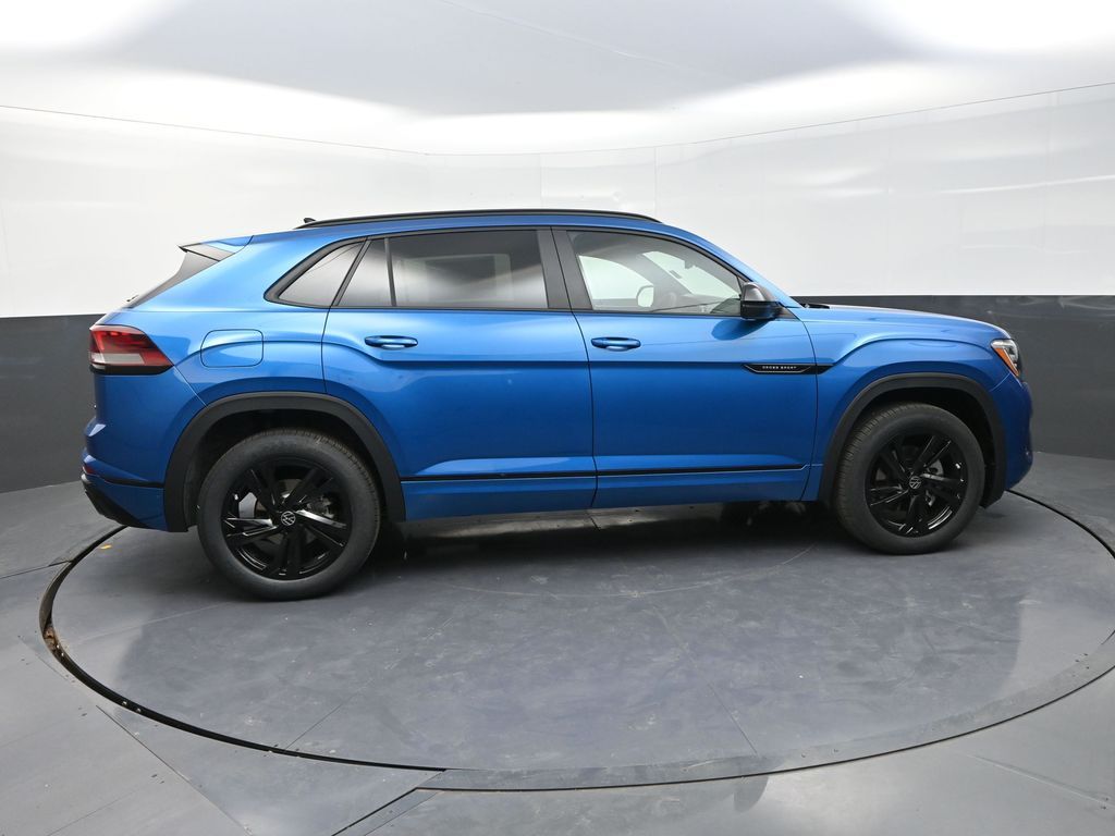 2025 Volkswagen Atlas Cross Sport SEL R-Line photo 5