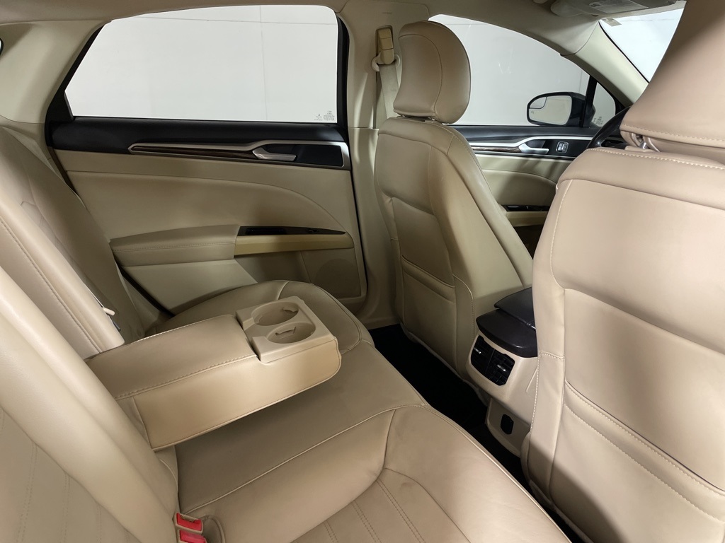 2015 Ford Fusion SE photo 17