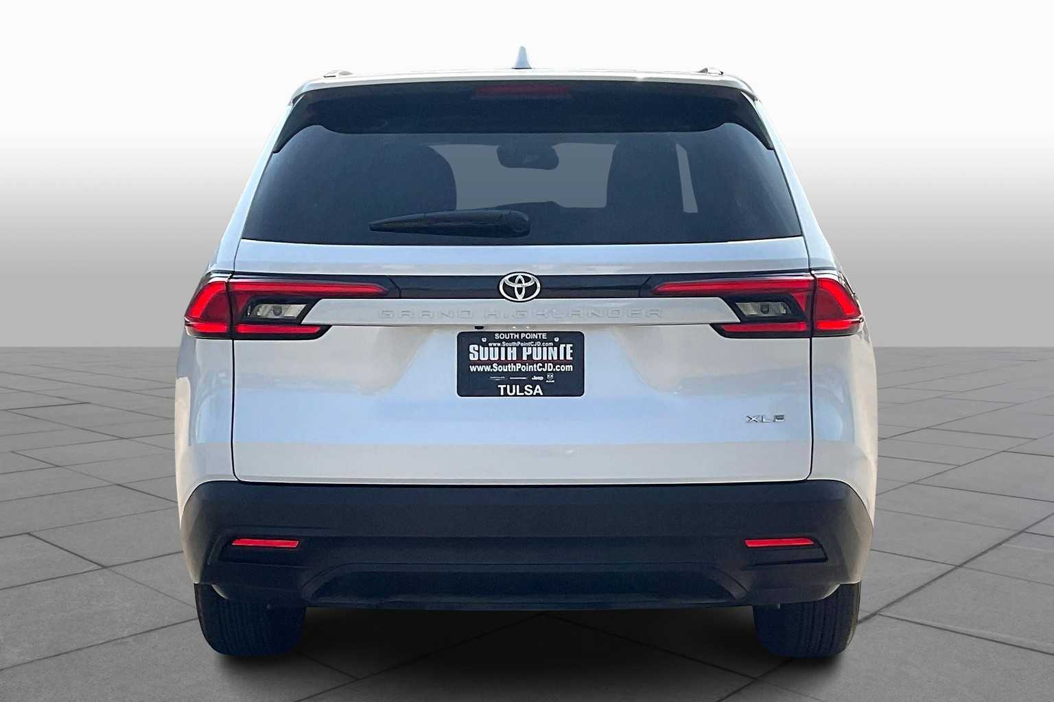 2024 Toyota Grand Highlander XLE photo 4