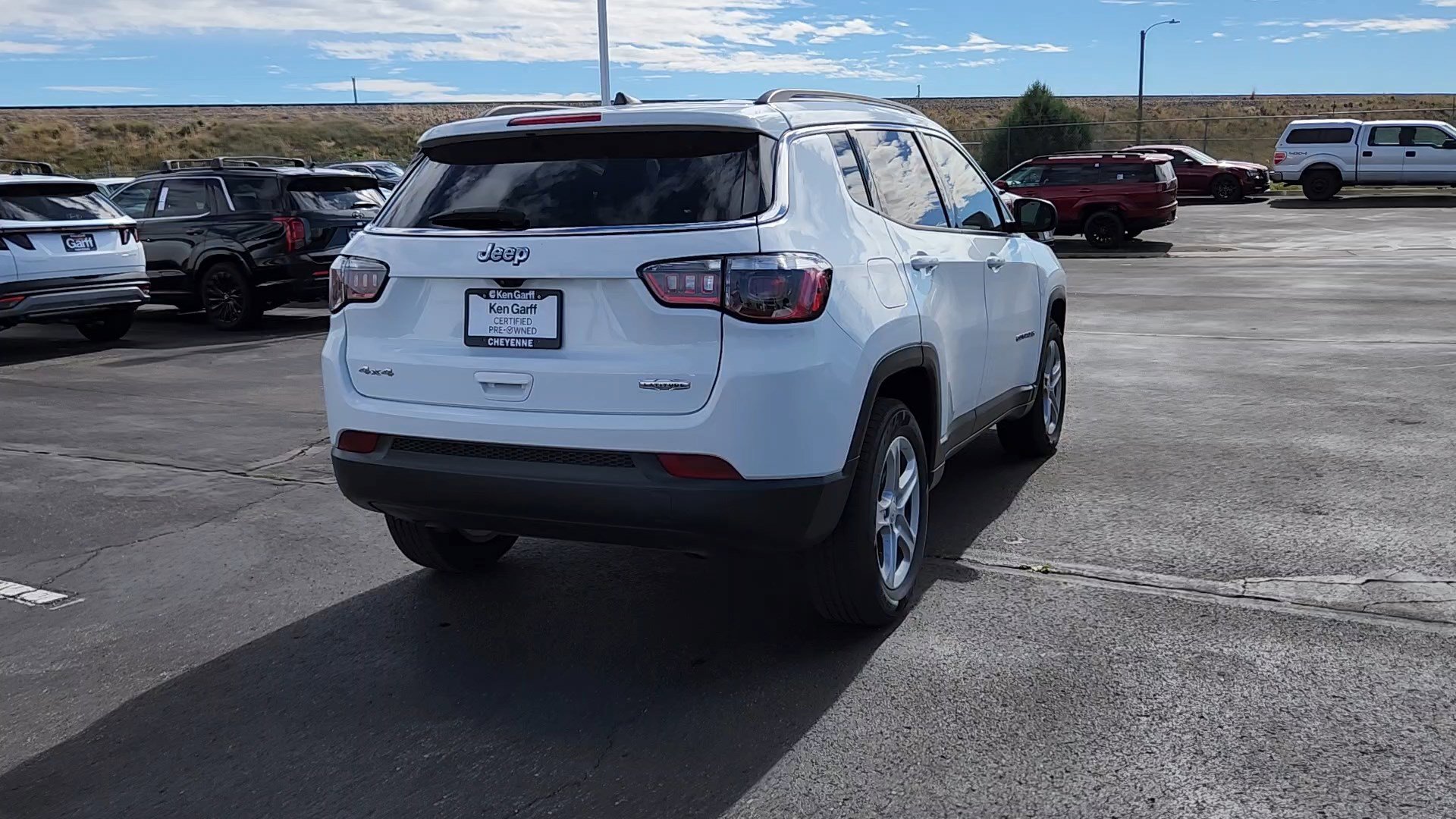 2023 Jeep Compass Latitude photo 2