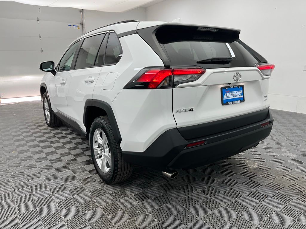 2021 Toyota RAV4 XLE photo 5