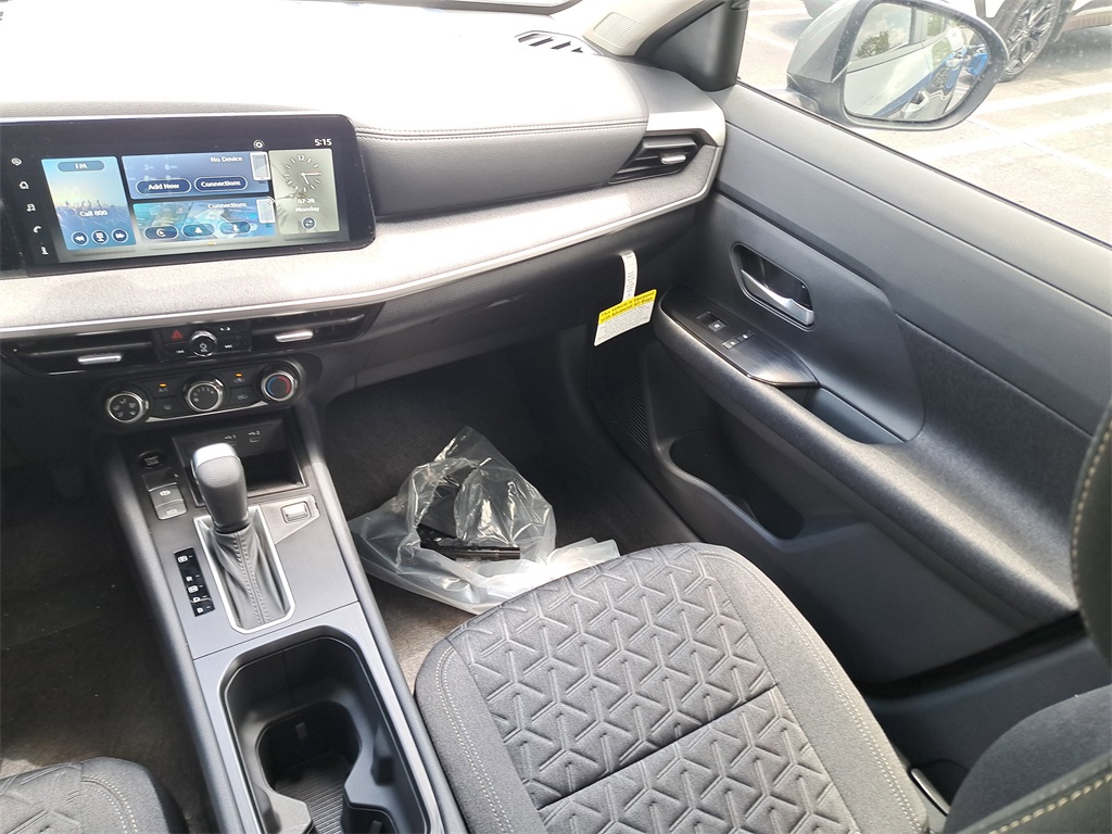 2025 Nissan Kicks SV photo 14