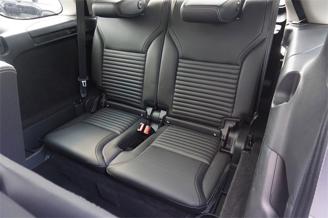 2024 Land Rover Discovery S photo 19
