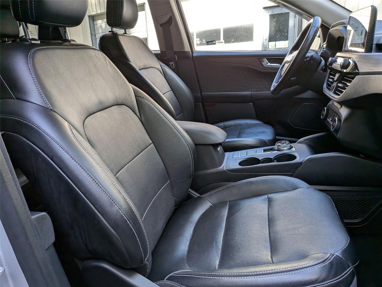 2020 Ford Escape Titanium photo 29