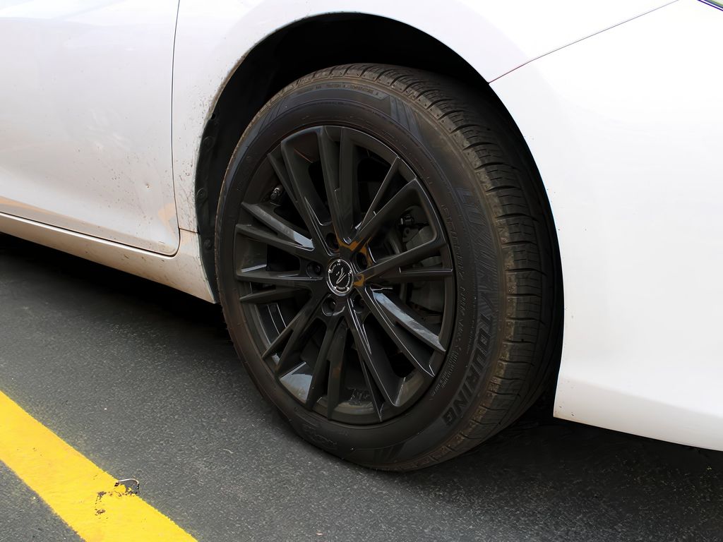 2016 Toyota Camry SE photo 6