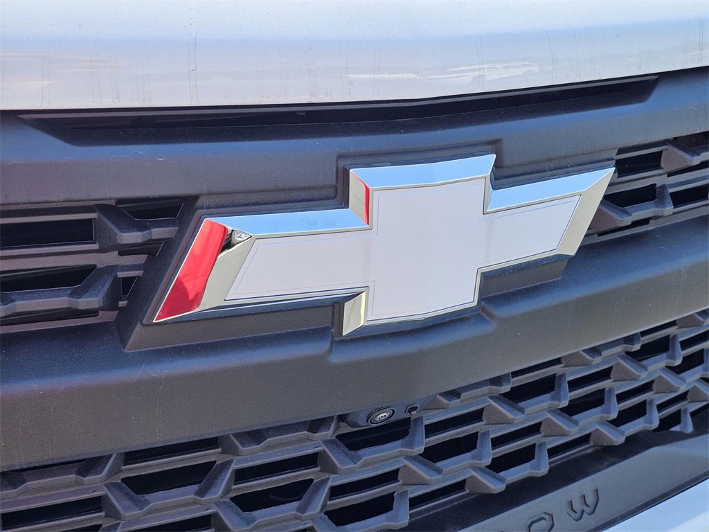 2025 Chevrolet Silverado RST photo 3